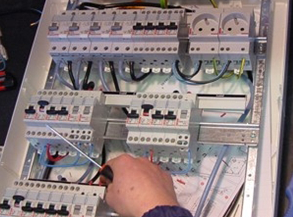 Instalatii electrice si de curenti slabi
